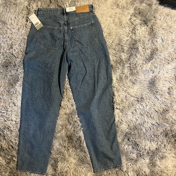 H&M jeans “Loose Mom Jeans, Ultra High Waist, Ankle Length” size 6 - Picture 3 of 3